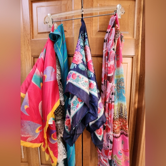 Six Colorful Patterned Scarves Collection - Picture 5 of 7